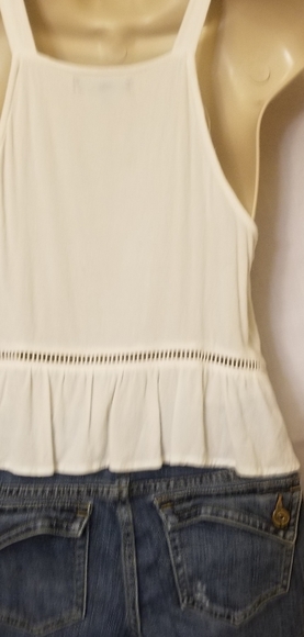 GREAT Kendall & Kylie Tank👑🎉4/$16🔥 - Picture 9 of 10